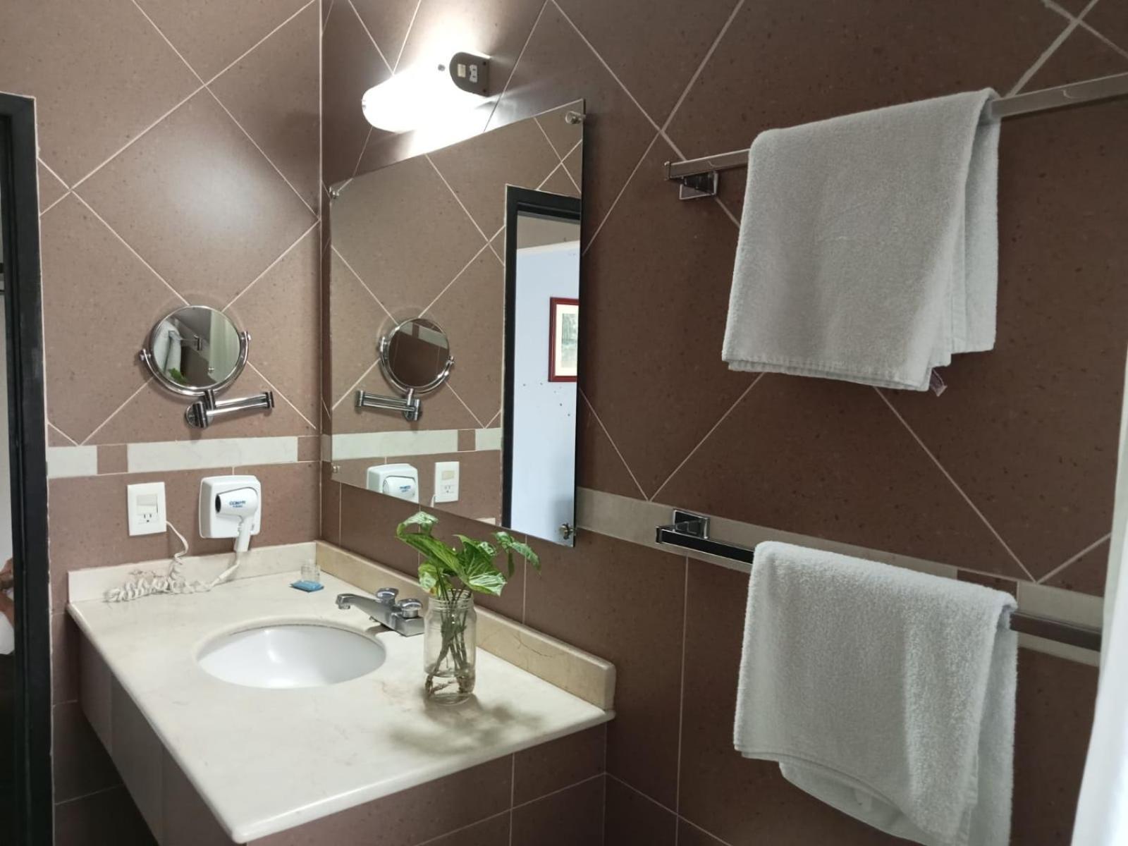 Hotel Villa Las Rosas Tepic Exterior foto