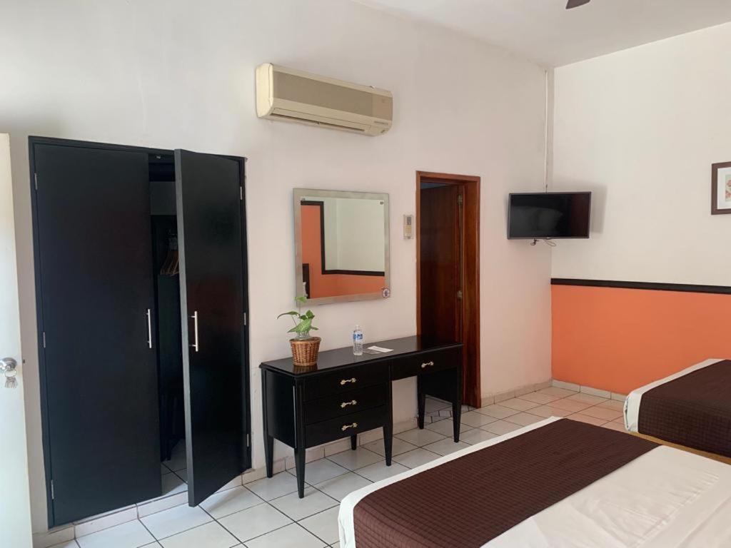 Hotel Villa Las Rosas Tepic Exterior foto